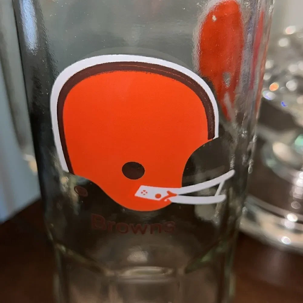 Vintage Cleveland browns 2 bar Helmet pint glass 7” tall beer mug cup retro